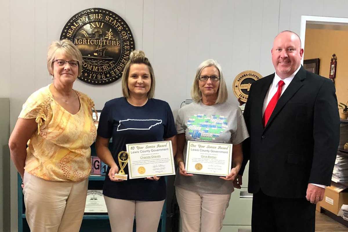 Mayor Keltner presents service awards